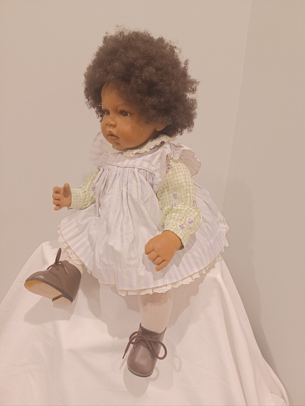 Lee Middleton Classic Brown Baby Doll with Curly Hair - Picture 6 of 8